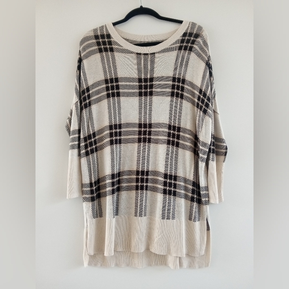Wonderly Tops - Wonderly Black & Cream Plaid Tunic Knit Sweater - Size Medium